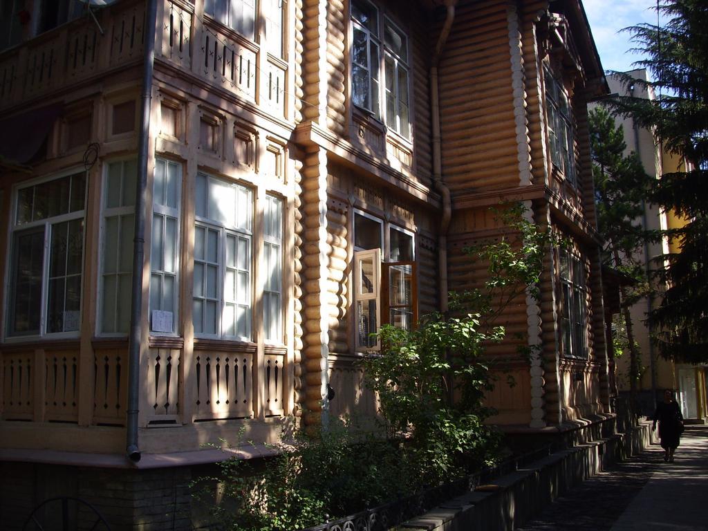 Old House Rustaveli Hotell Borjomi Exteriör bild
